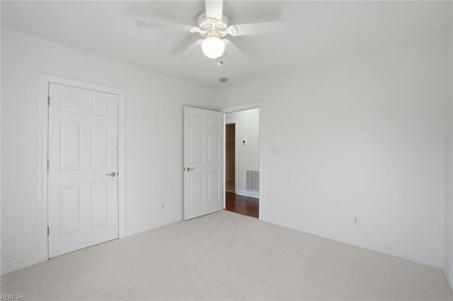 1 Sandy Point Ln Unit 218, Chesapeake, VA 23320