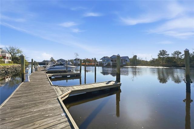 1 Sandy Point Ln Unit 218, Chesapeake, VA 23320