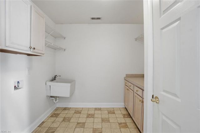 1 Sandy Point Ln Unit 218, Chesapeake, VA 23320