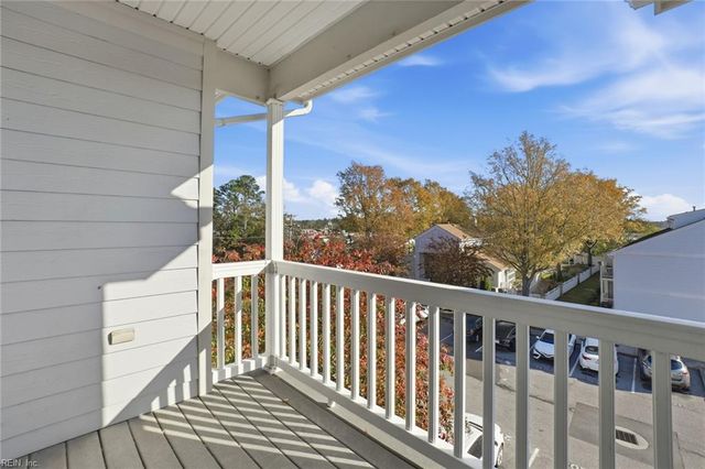 1 Sandy Point Ln Unit 218, Chesapeake, VA 23320