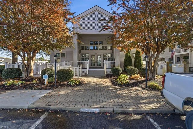 1 Sandy Point Ln Unit 218, Chesapeake, VA 23320