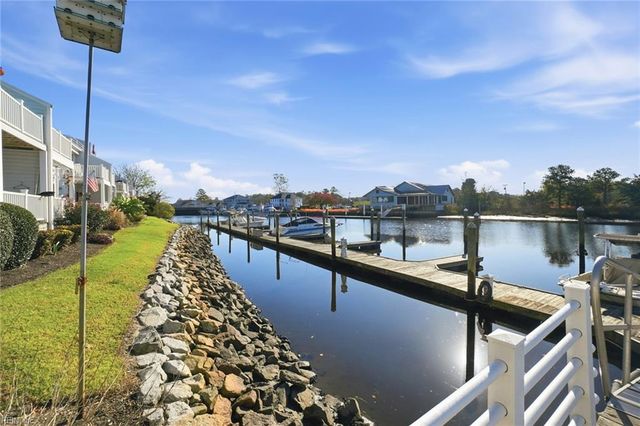 1 Sandy Point Ln Unit 218, Chesapeake, VA 23320