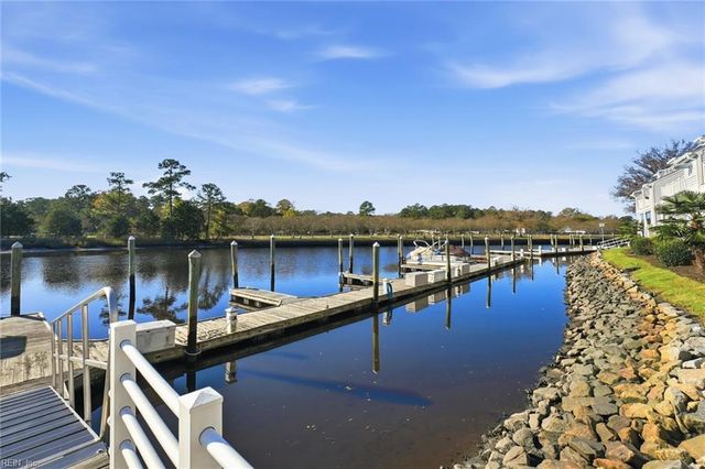 1 Sandy Point Ln Unit 218, Chesapeake, VA 23320