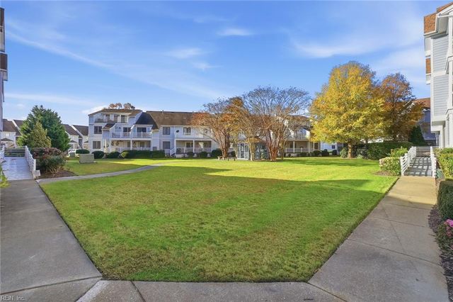 1 Sandy Point Ln Unit 218, Chesapeake, VA 23320