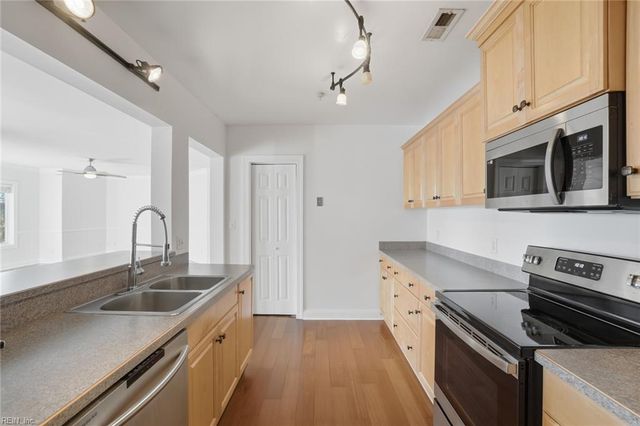 1 Sandy Point Ln Unit 218, Chesapeake, VA 23320