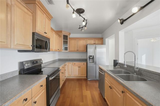 1 Sandy Point Ln Unit 218, Chesapeake, VA 23320