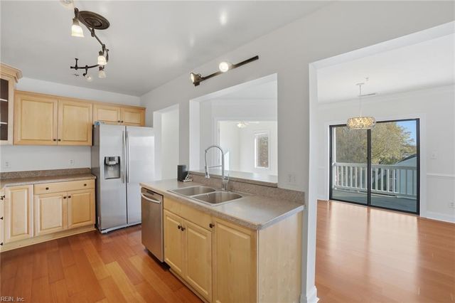 1 Sandy Point Ln Unit 218, Chesapeake, VA 23320