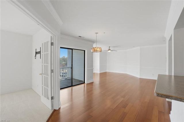 1 Sandy Point Ln Unit 218, Chesapeake, VA 23320