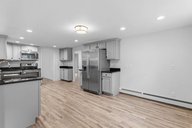 20 Highland Lane, Manchester, NH 03109