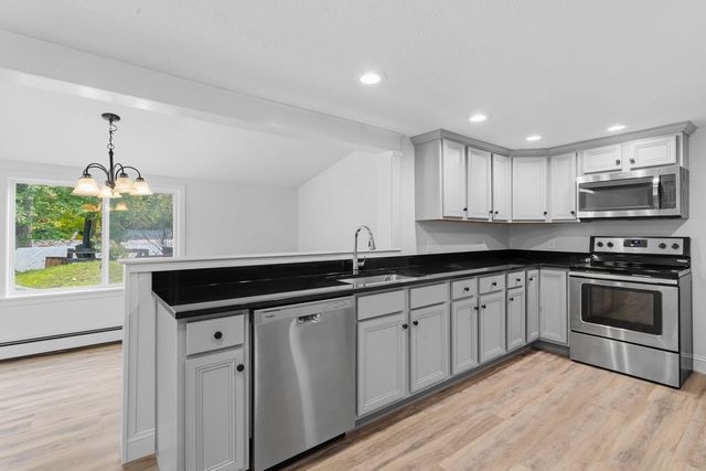 20 Highland Lane, Manchester, NH 03109