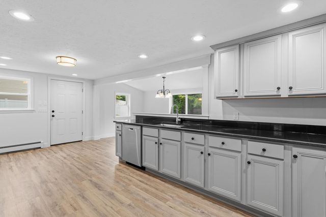 20 Highland Lane, Manchester, NH 03109
