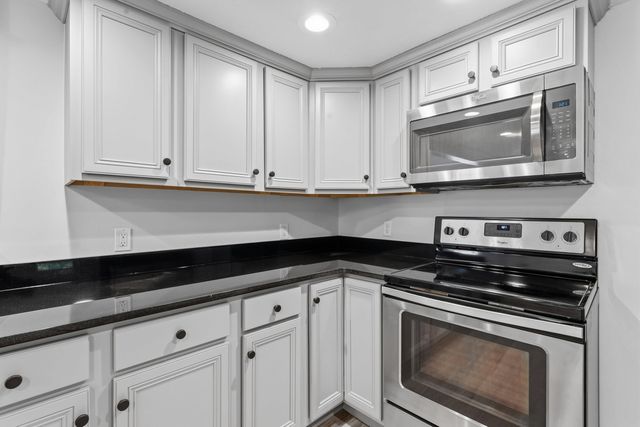 20 Highland Lane, Manchester, NH 03109