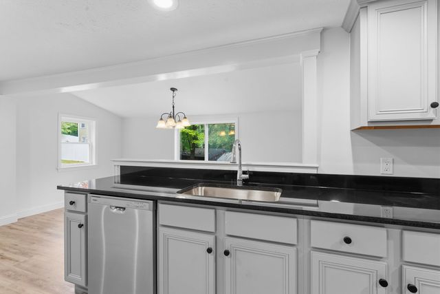 20 Highland Lane, Manchester, NH 03109