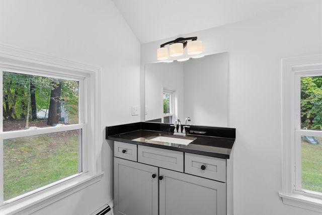 20 Highland Lane, Manchester, NH 03109
