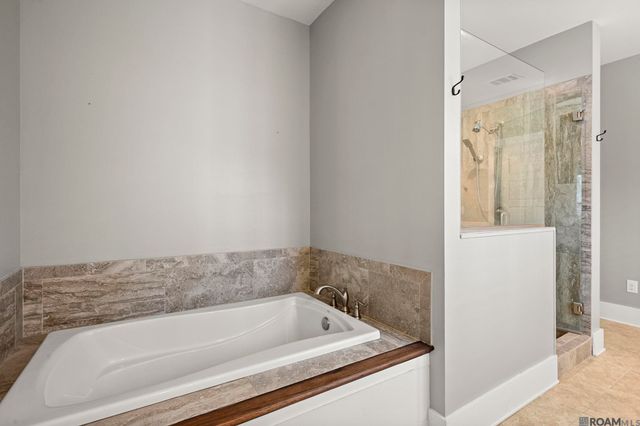 10573 Shadowlake Dr, Geismar, LA 70734