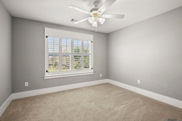 10573 Shadowlake Dr, Geismar, LA 70734