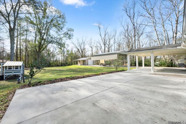 10573 Shadowlake Dr, Geismar, LA 70734