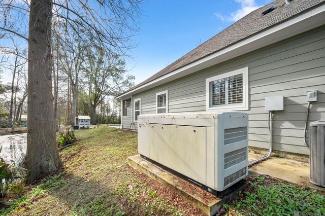 10573 Shadowlake Dr, Geismar, LA 70734