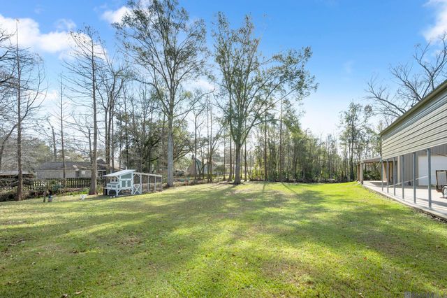 10573 Shadowlake Dr, Geismar, LA 70734