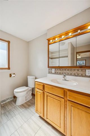 470 TRANT Street, Edwardsville, KS 66111