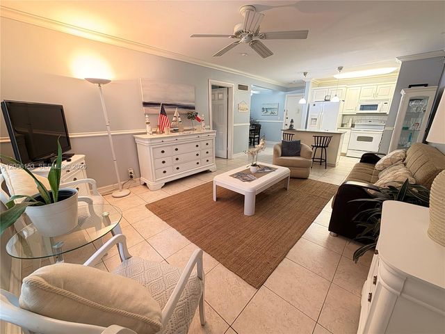 1520 Mckinley Street 210E, Hollywood, FL 33020