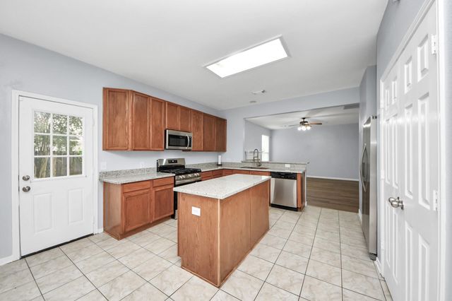 9002 Sundown Drive, Pearland, TX 77584