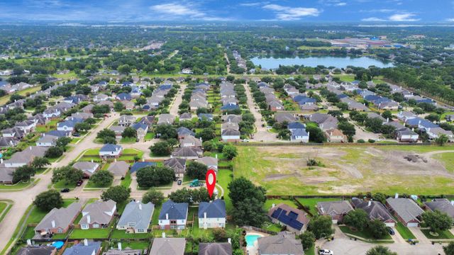 9002 Sundown Drive, Pearland, TX 77584