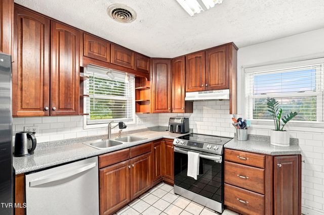 212 Hilltop Drive, Bristol, VA 24202