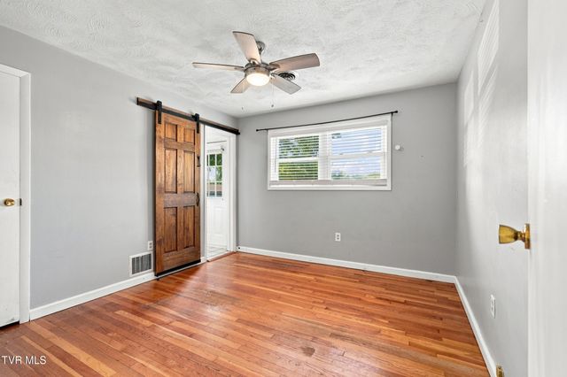 212 Hilltop Drive, Bristol, VA 24202