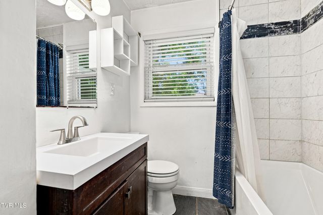 212 Hilltop Drive, Bristol, VA 24202
