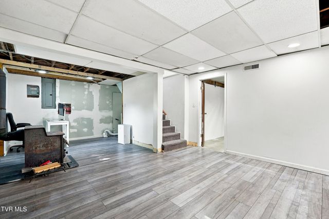 212 Hilltop Drive, Bristol, VA 24202