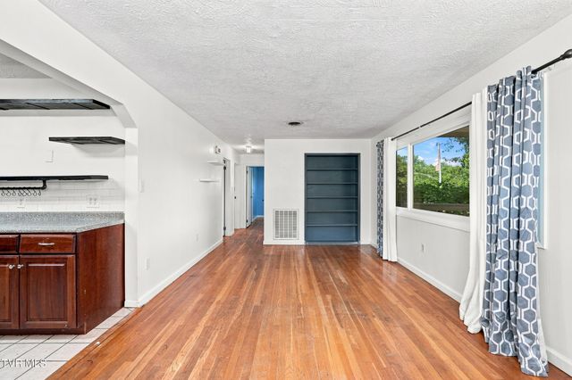 212 Hilltop Drive, Bristol, VA 24202