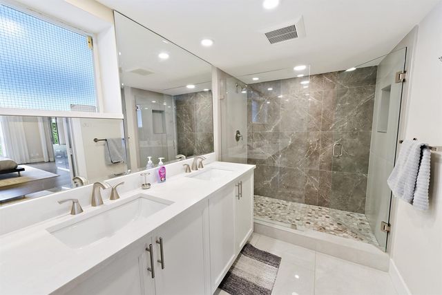 7369 Orangewood Lane 301, Boca Raton, FL 33433
