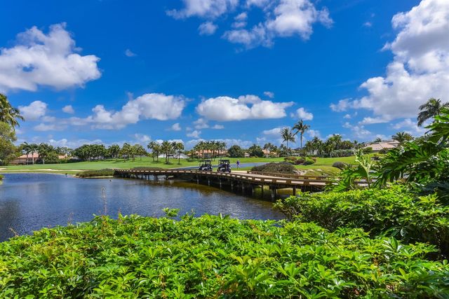 7369 Orangewood Lane 301, Boca Raton, FL 33433