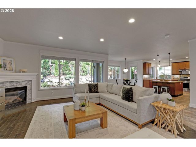 14987 Sw GREENFIELD Dr, Portland, OR 97224