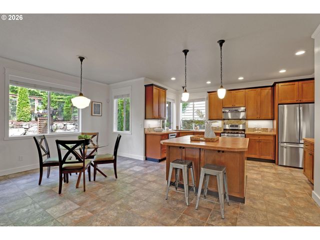 14987 Sw GREENFIELD Dr, Portland, OR 97224