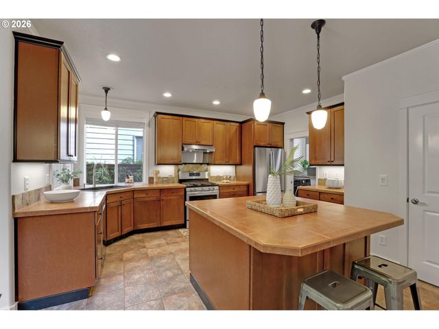 14987 Sw GREENFIELD Dr, Portland, OR 97224
