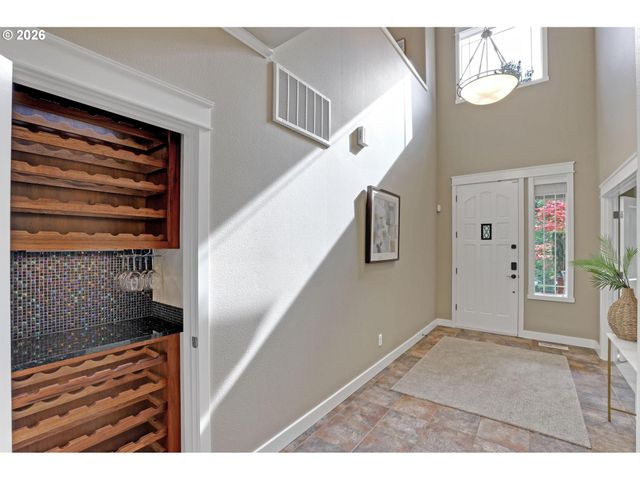 14987 Sw GREENFIELD Dr, Portland, OR 97224