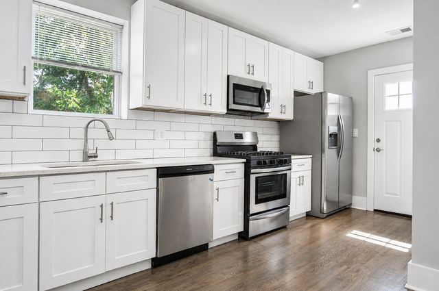 1901 W 21st Place 2R, Chicago, IL 60608