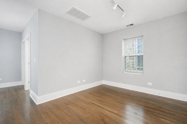 1901 W 21st Place 2R, Chicago, IL 60608