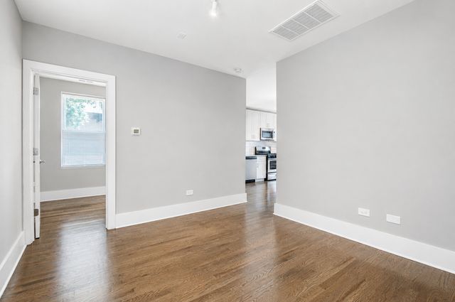 1901 W 21st Place 2R, Chicago, IL 60608