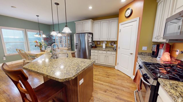 11664 S LAKE RUN RD, South Jordan, UT 84009