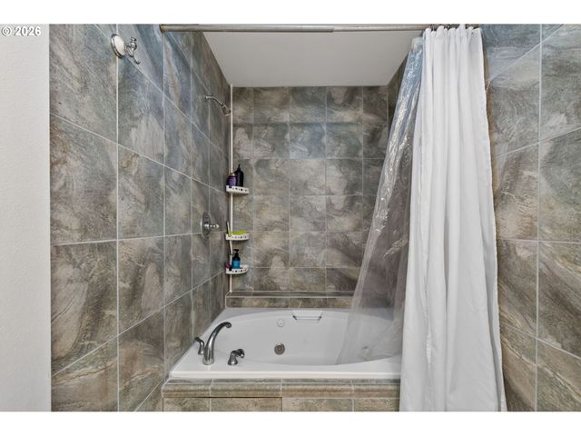 205 FARWEST St, North Bonneville, WA 98639