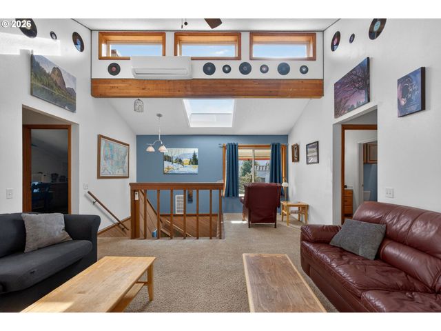 205 FARWEST St, North Bonneville, WA 98639