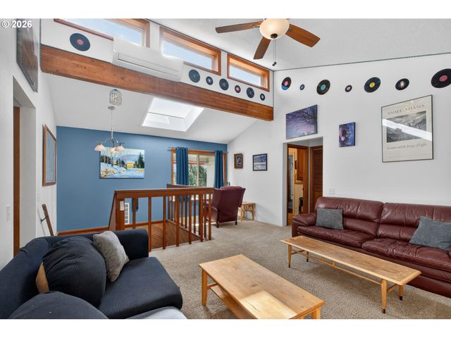 205 FARWEST St, North Bonneville, WA 98639