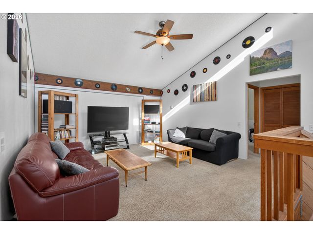 205 FARWEST St, North Bonneville, WA 98639