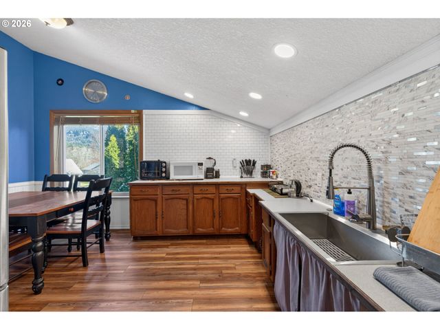 205 FARWEST St, North Bonneville, WA 98639