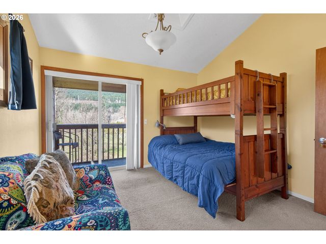 205 FARWEST St, North Bonneville, WA 98639