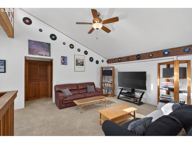 205 FARWEST St, North Bonneville, WA 98639