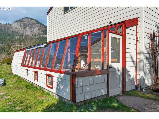 205 FARWEST St, North Bonneville, WA 98639